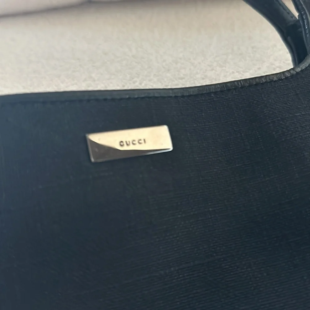 Gucci Black Shoulder Bag - Picture 9 of 17